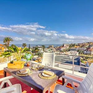 spacious-top-floor-penthouse-huge-terrace-king-size-bed.tenerifehoteles.net/